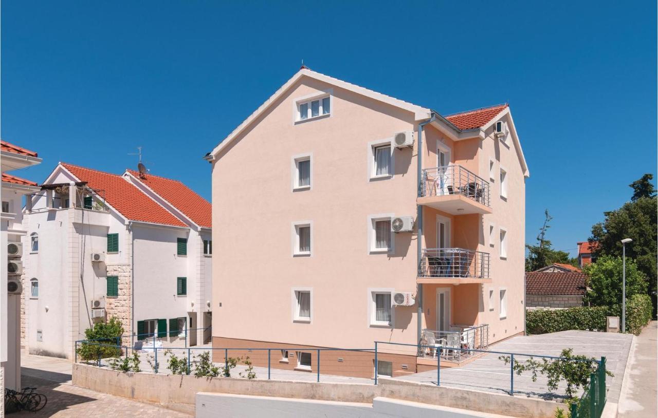 Cozy Apartment In Supetar With Kitchen Kültér fotó
