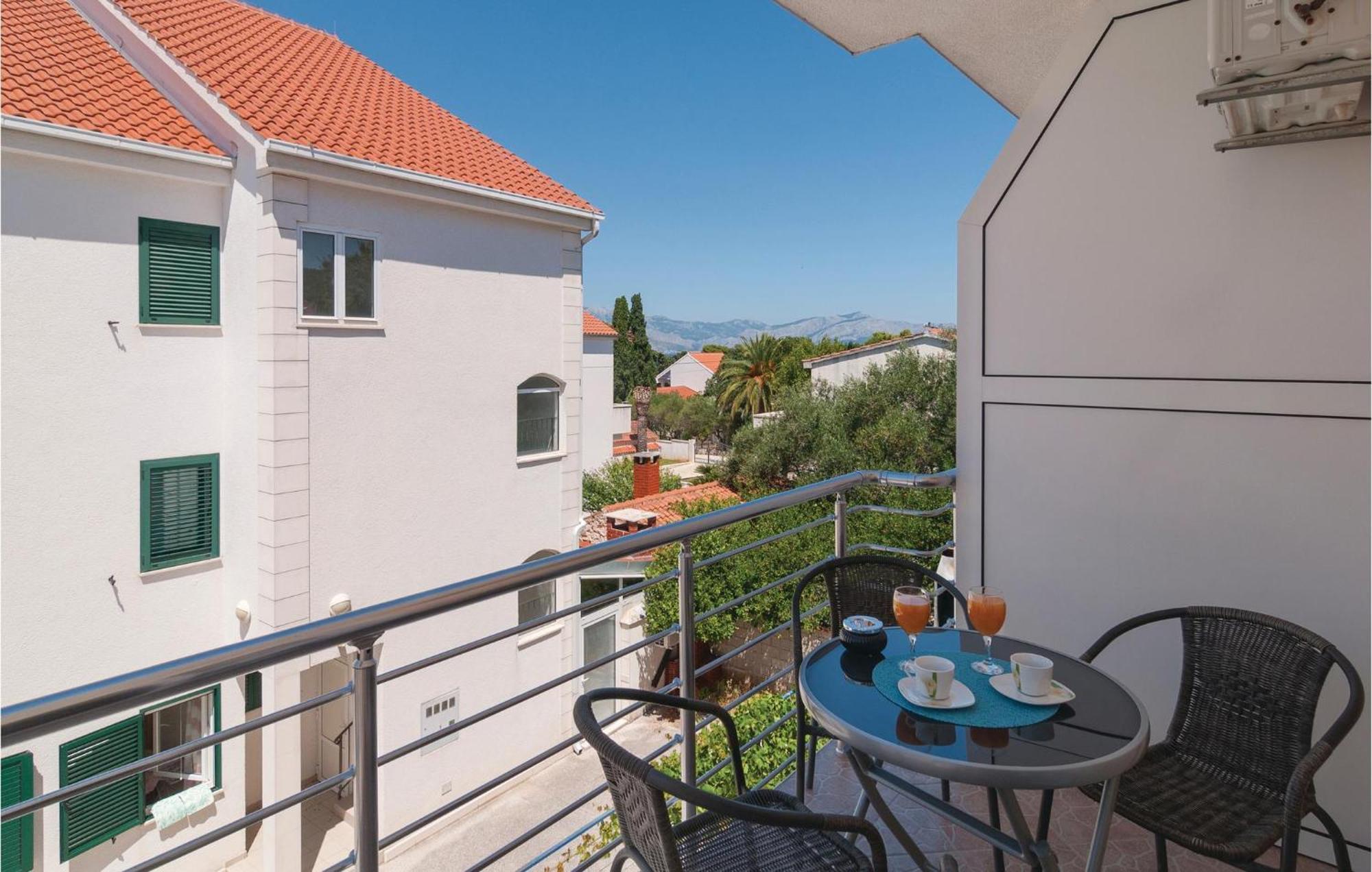 Cozy Apartment In Supetar With Kitchen Kültér fotó