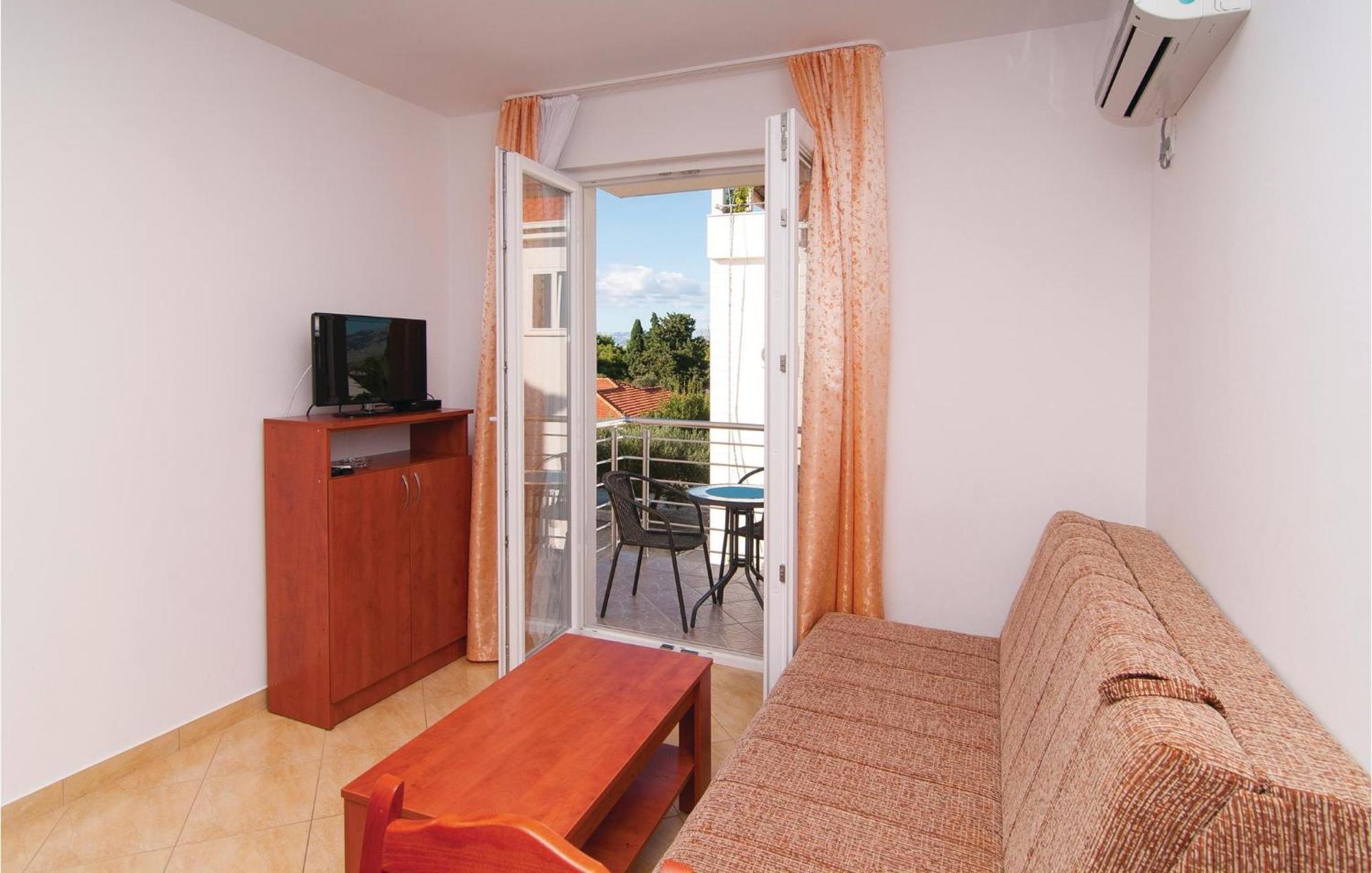 Cozy Apartment In Supetar With Kitchen Kültér fotó